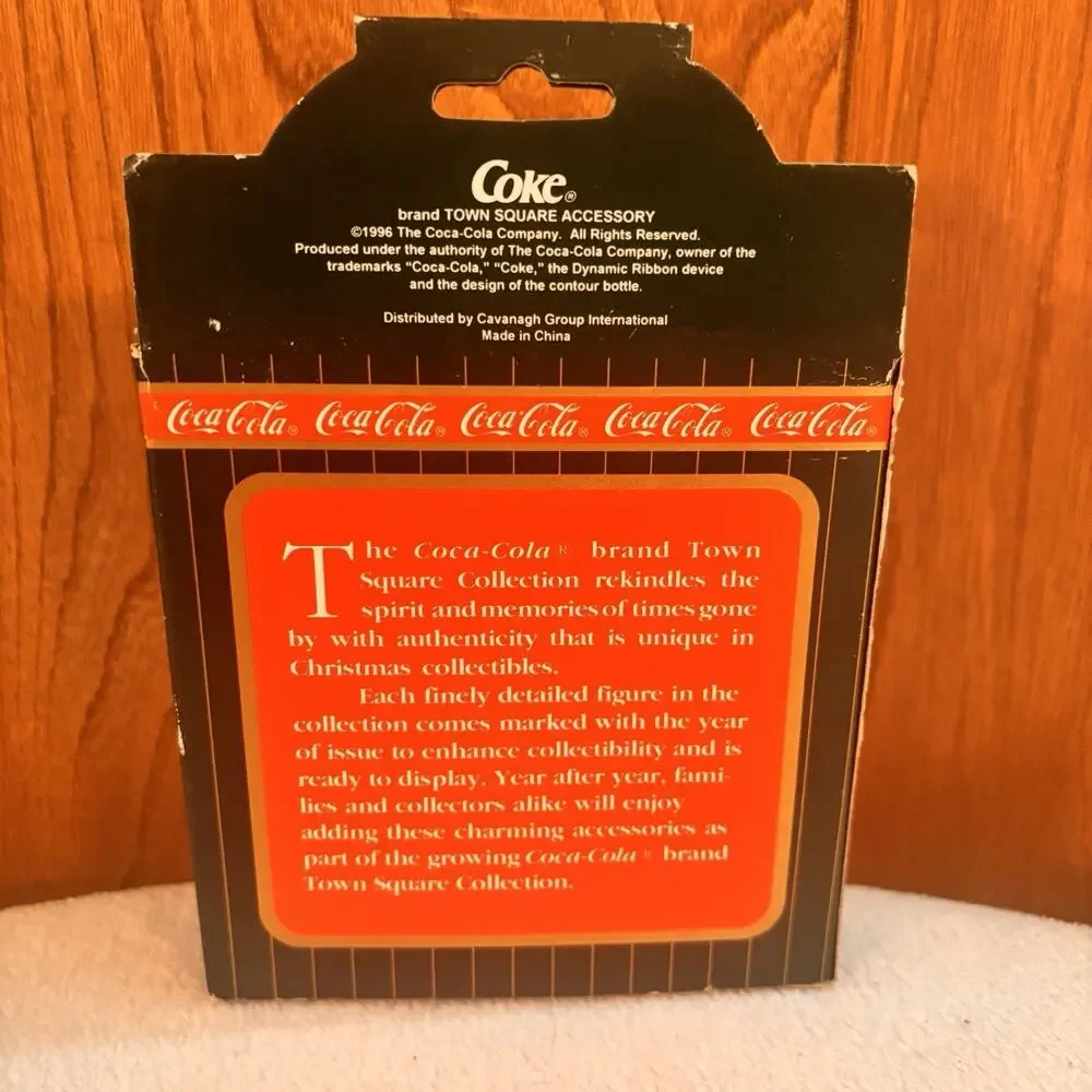 Coca-Cola Town Square Collection Couple on Bench 1996 Christmas Figure 64336